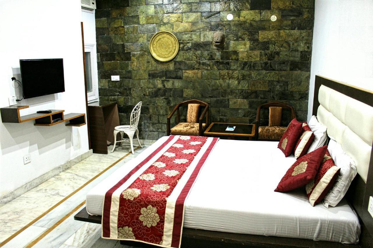 Kaveri Hotel And Restaurant Yamuna Nagar Bagian luar foto