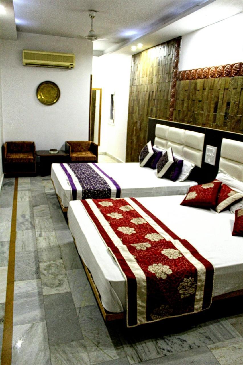 Kaveri Hotel And Restaurant Yamuna Nagar Bagian luar foto