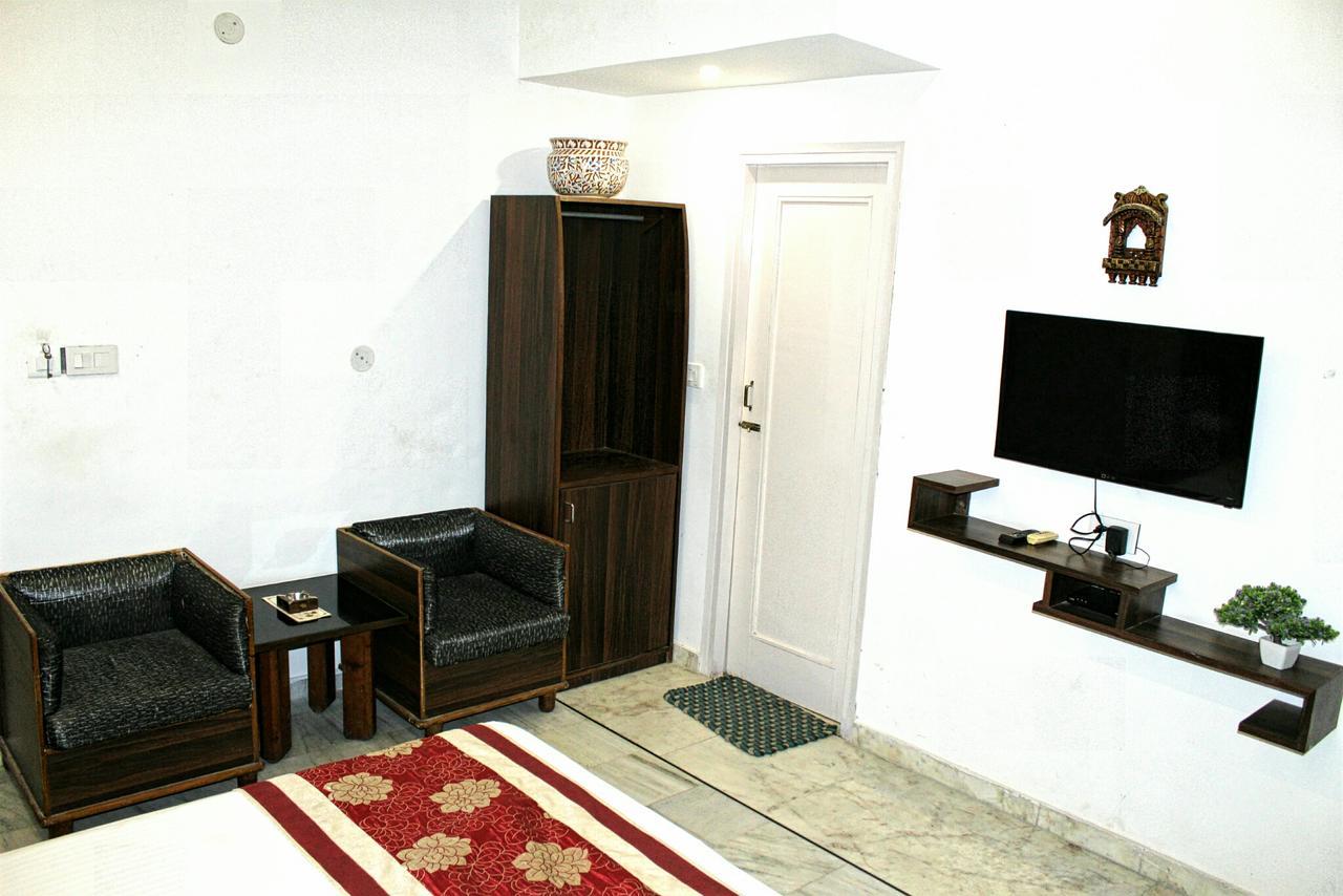 Kaveri Hotel And Restaurant Yamuna Nagar Bagian luar foto